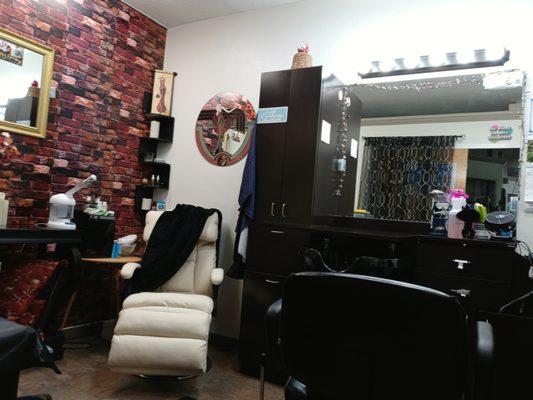 Private, clean & cozy salon suite  in Dunedin where you will feel relaxed and pampered.