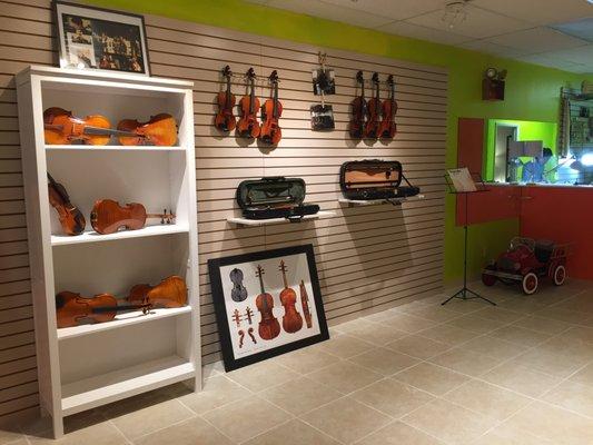 Pittsburgh's best violin rental shop. Super quality Scholastic Strings Instrument for rent!