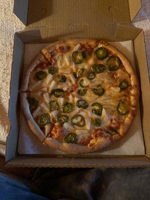 Cheese pizza 10" with jalapeño and pineapple and so delicious