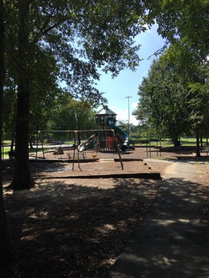 Such a beautiful park! It has nice clean bathrooms and several picnic tables. There are swings for older and younger children.