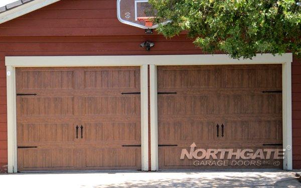 CS0032 - Insulated steel, dark oak, gallery collection, DG1LP. Photo by Northgate Garage Doors, Inc.™