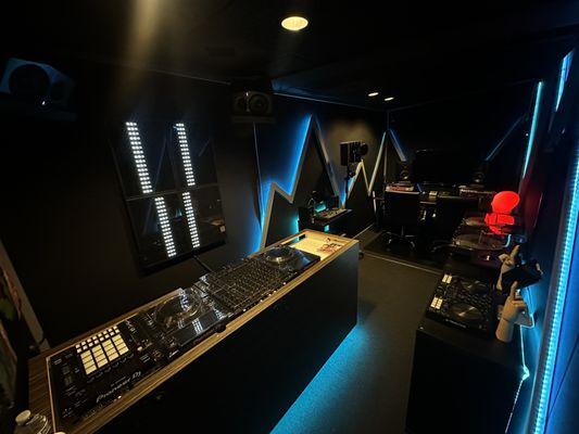 Studio C, CDJS 3,000's V10 mixer and more!!!