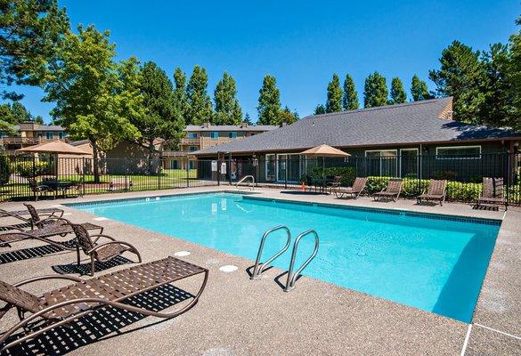 Hunt Club Apartments_Seatac_WA_Pool01