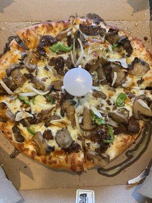 Philly cheesteak white pizza w/sweet chilli drizzle.