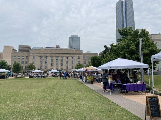 Wide shot of the park and some of the vendors