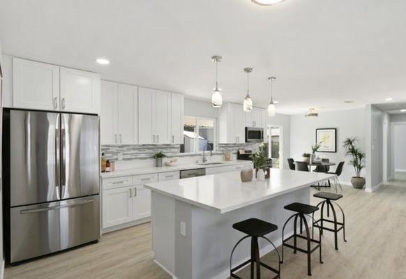 Quartz Countertop on Island and Kitchen Countertops