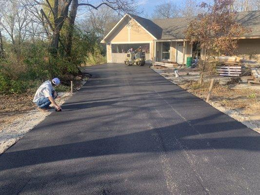 Another small asphalt driveway in Lebanon