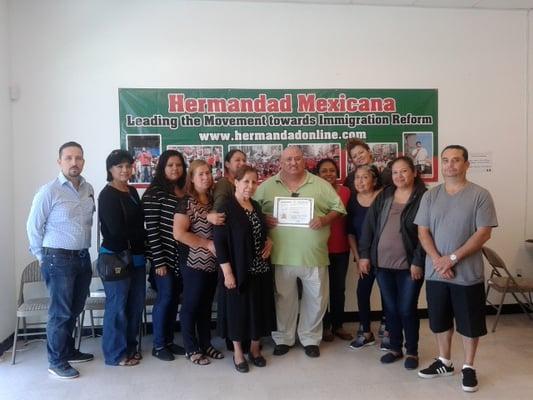 Muy felices de compartir la felicidad de su compañero de Clases de Ciudadania