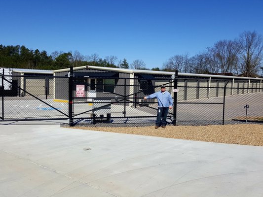 6' 9GA Black Vinyl "Commercial" Fencing.