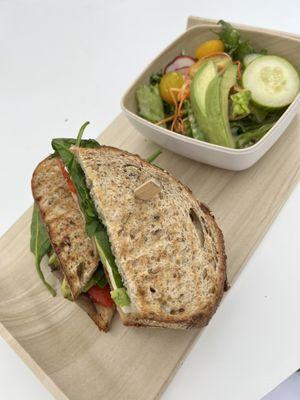 Avocado & veggie panini