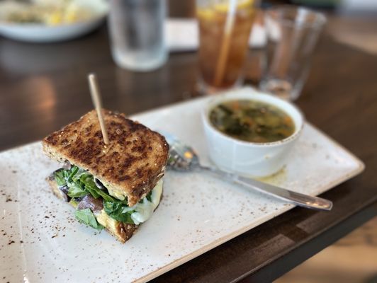 1/2 Market Veggie Sandwich & Vegetable Soup