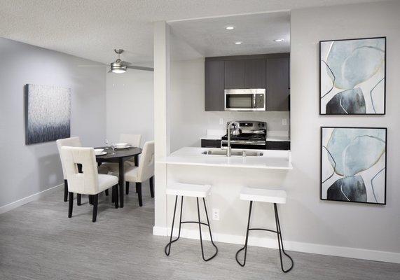 1-Bedroom Dining Room and Breakfast Bar