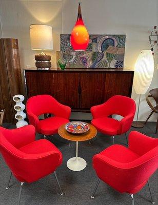 Saarinen chairs etc.