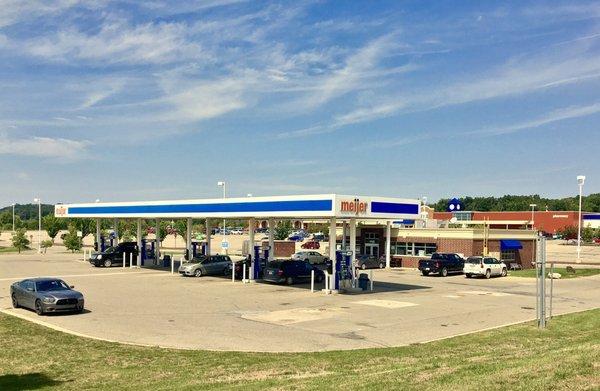 Overall view of the Meijer fuel station facing northwest.