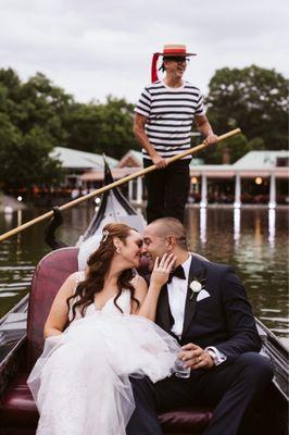 Gondola ride at The Loeb Boathouse, Central Park Allison Sullivan Photography- https://www.allison-sullivan.com/