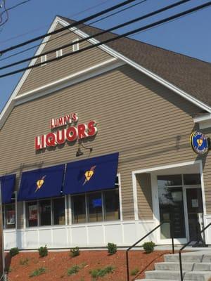 Lumpy's Liquors of Millis -- 969 Main Street / Route 109, Millis        Exterior