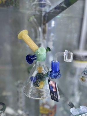 American glass water pipe .