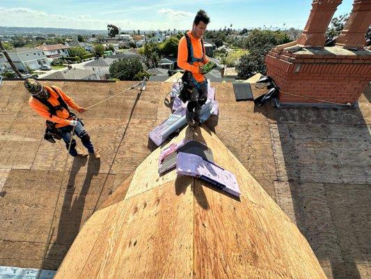 New 65 big shingle  roof install in Los Angeles by above and beyond. Roofing and contracting company