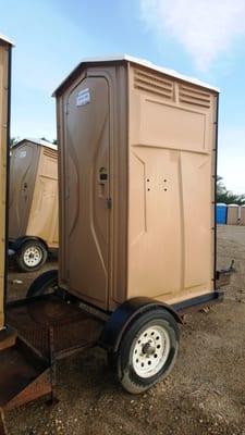 Single restroom trailer