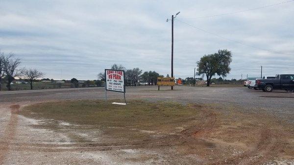 Great No frills stop for night just off of I - 40 in Shamrock TX. Full Hook ups . You pay # 20.00  CASH in restaurant.