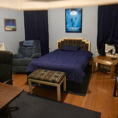 Large, furnished PRIVATE Cool Blue Room with air conditioning for one graduate student.  It comes with Full-size bed not a tiny twin-bed.