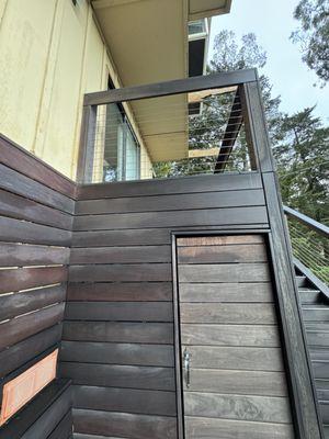 Deck with railing and steps