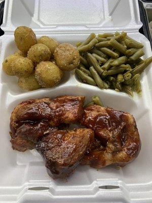 Bbq riblets, Parmesan potatoes and green beans