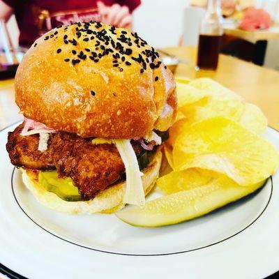 Fish sandwich with chips