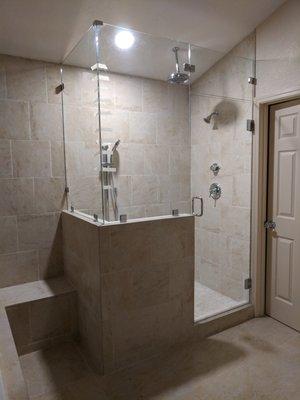 Frame-less shower enclosure in Chrome hardware with Clear glass