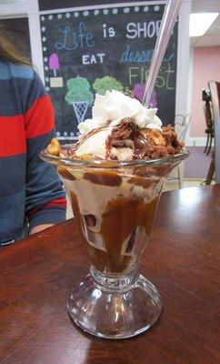 Peanut Butter Brownie Fudge Sundae!