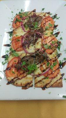 Steak flat bread app with vegan choice... so thoughtful