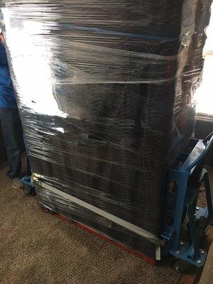 We wrap and pad your safe befor transport