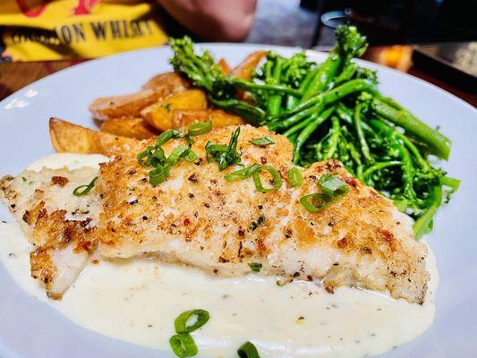 Tilapia  in a white cream sauce, potatoes, and broccoli. So good!