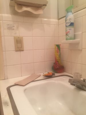 Bong in the bathroom!!!!