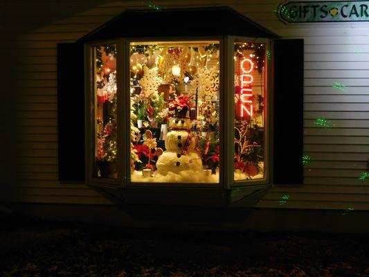 Anchor Floral & Gift Shop Exterior - Window Display 1 - Christmas 2019