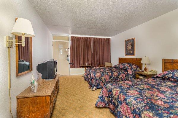 Double Queen - Econo Lodge Branson West