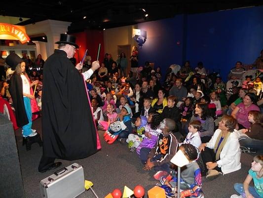 Rob entertains at the Children's Museum of VA