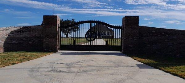 Aluminum gate