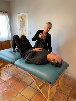 Unergi Body-Mind Therapy, combines emotional support with movement.