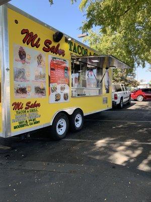 Mi Sabor Taco Truck , parked out in front of Hobby Lobby on McHenry ... stopped in for the shady seating and tasty tacos