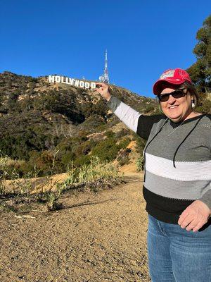 Private tours Los Angeles! Hollywood Sign, Santa Monica Pier, Hollywood Sign, Hollywood Hills and more! Book your group tour today!