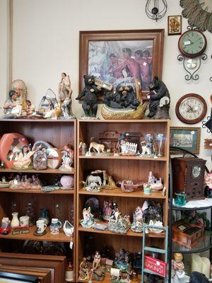 From vintage clocks to hom÷ interior