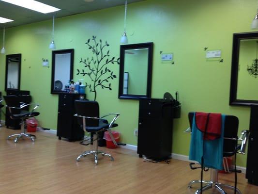 Lyvis Beauty Salon