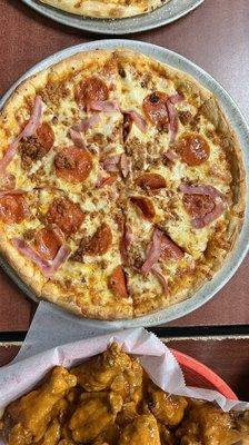 Ham, Pepperoni and Sausage pizza!!