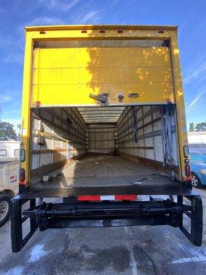 Boxtruck wit lift Gate