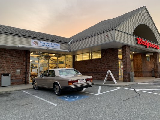 Outside the store with a gorgeous sunset (& Rolls Royce!).