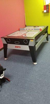 Airhockey table that also turns into a pool table!