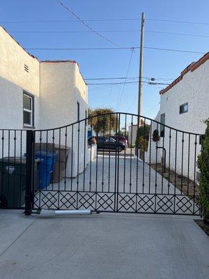 Custom gate