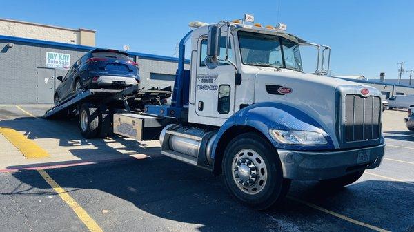 We offer affordable towing services in Arlington, Texas. Call us at 817-706-9285.