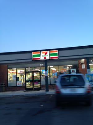 Walpole Center 7-Eleven -- 907 Main Street / Route 1A, Walpole               Storefront